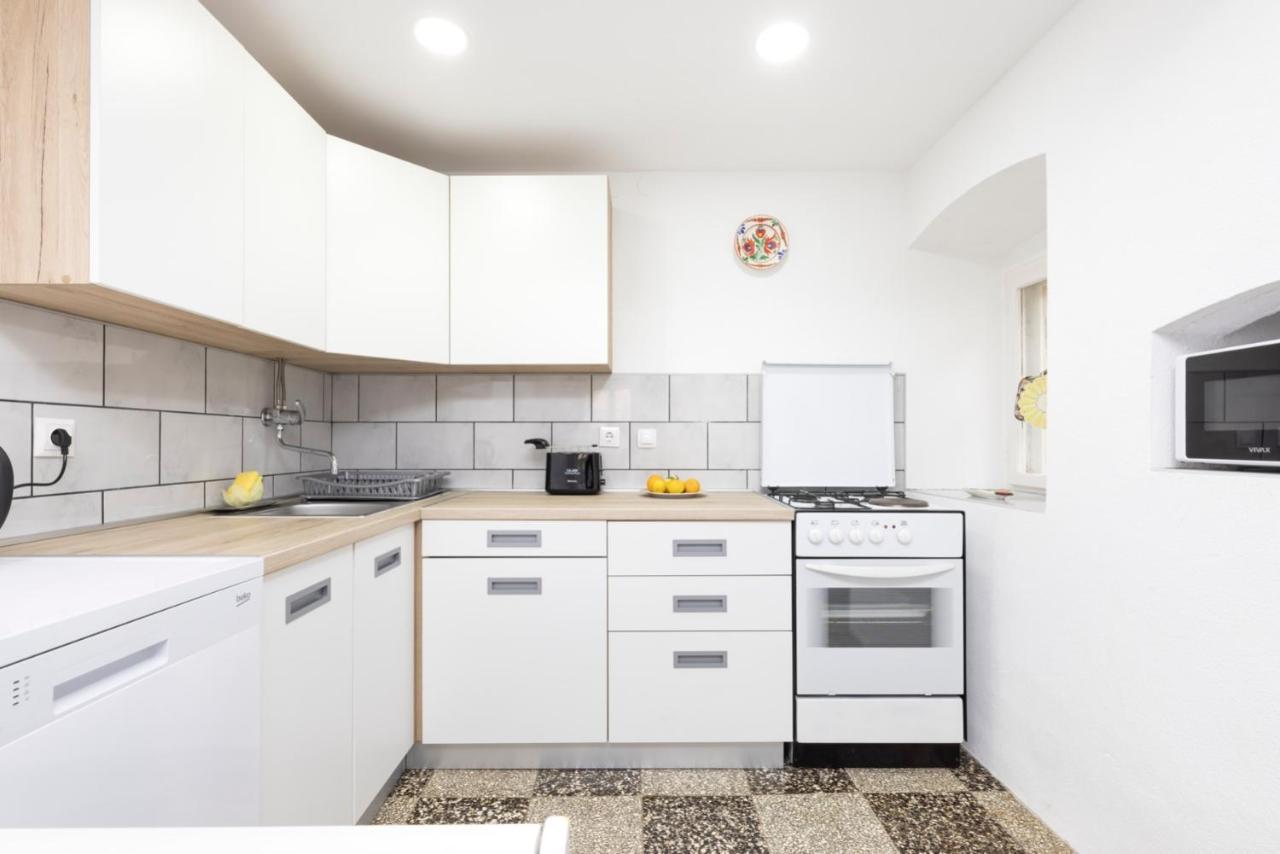 Apartments Ivna Вели-Лошинь Экстерьер фото