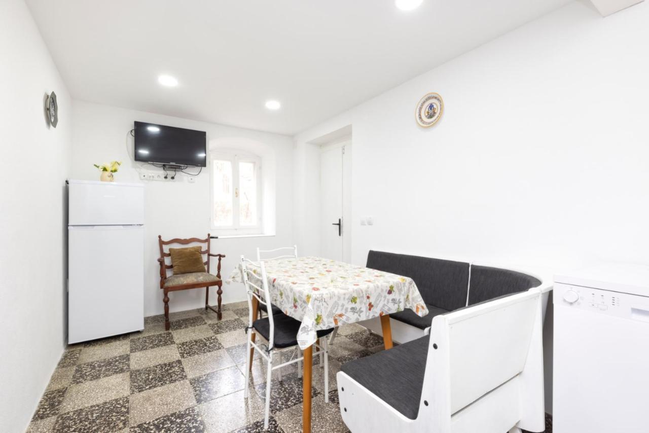 Apartments Ivna Вели-Лошинь Экстерьер фото
